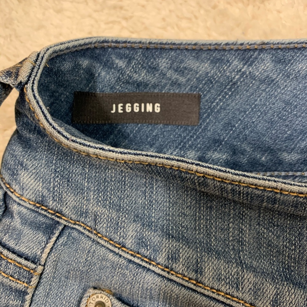 *SOLD* 🌺HP🌺 Torrid ripped jeggings - Picture 3 of 4